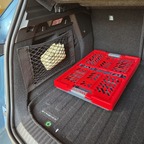 Kofferraum mit Netz, Bodenmatte und Einkaufskiste